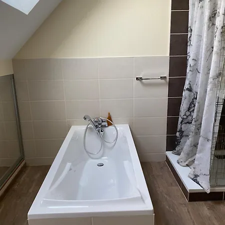 Le Taut 44 - Omaha - Salle De Bains Partagee * Les Veys